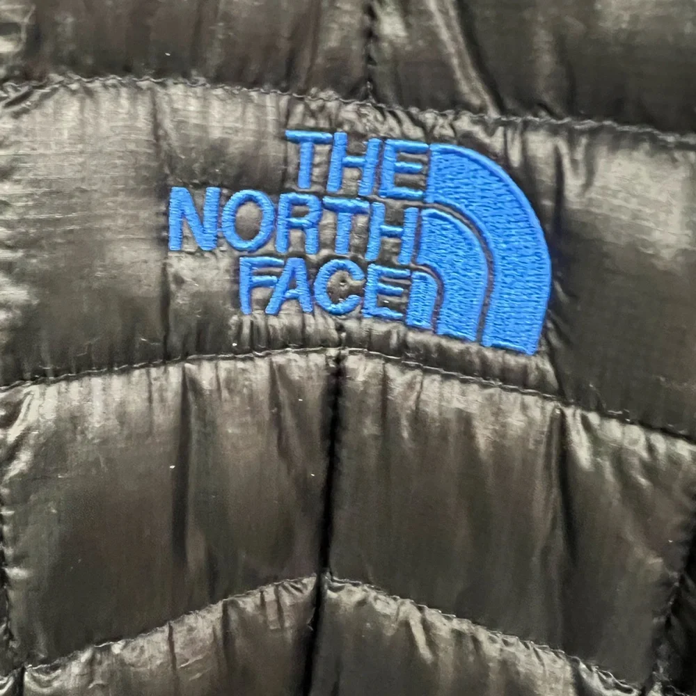 The North Face Men's Black Thermoball Puffer Jacket‎ with Blue Logo - Medium